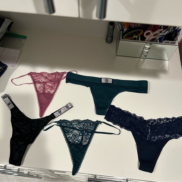 5 pieces of of Victoria Secret Underwear size small - Picture 1 of 13